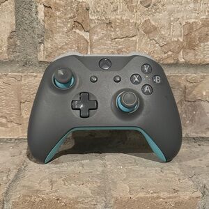 Wireless Xbox One Controller - Gray and Blue
